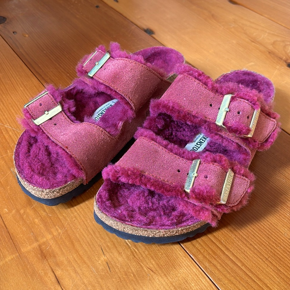 Birkenstock Shearling Suede Arizonas in burgundy